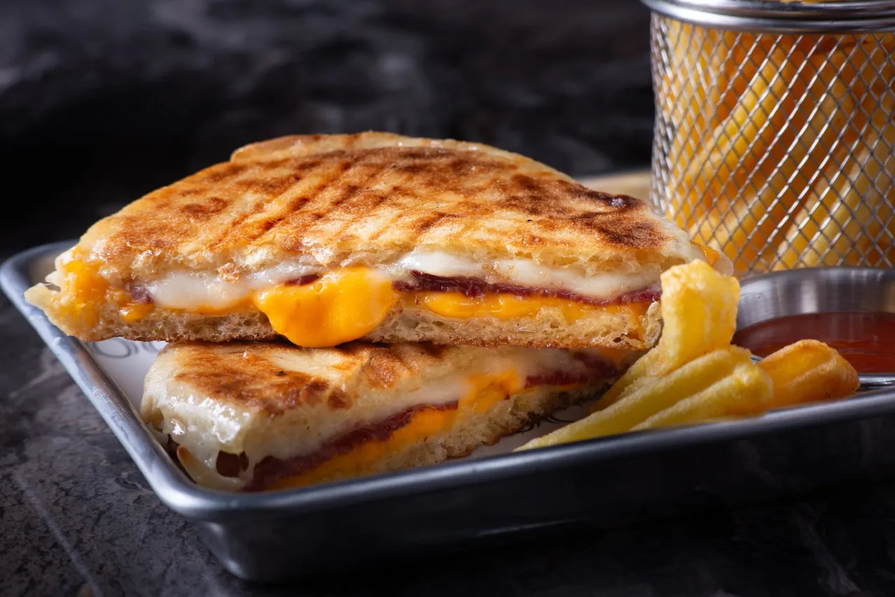 Füme Etli Bazlama Tost